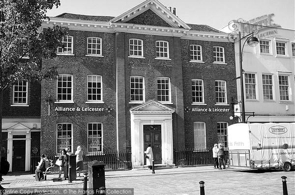 Photo of High Wycombe, Alliance And Leicester, No 39 High Street 2005