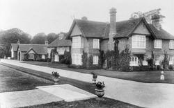 Daws Hill House 1906, High Wycombe