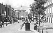 High Wycombe, High Street and the Guildhall 2005