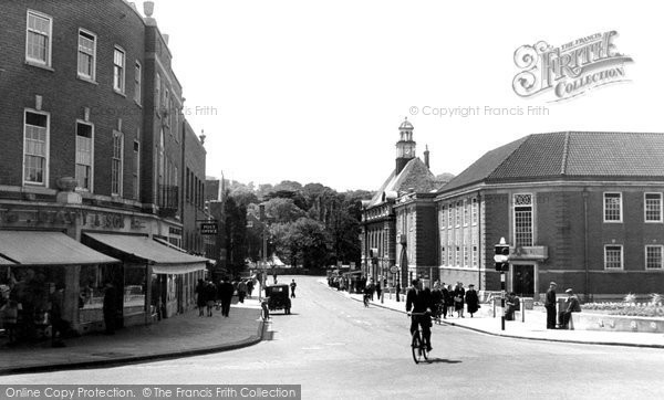 Photo of High Wycombe, Queen Victoria Road Looking South c.1955