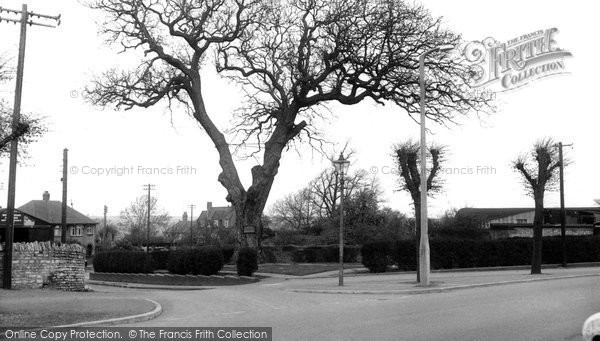 Photo of Higham Ferrers, The Walnut Tree, North End c.1955