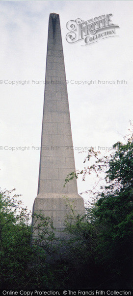 Photo of Higham, The Larkin Monument 2005