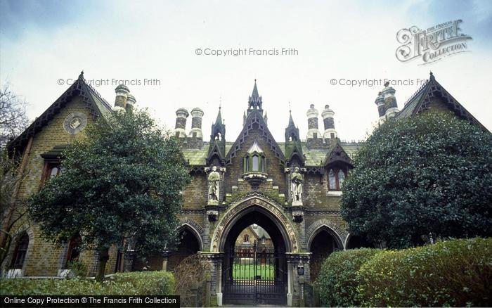 Photo of Highgate, Holly Village Almshouses c.1990