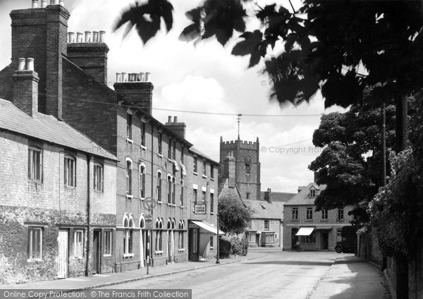 Photo of Highworth, Cricklade Road c.1945