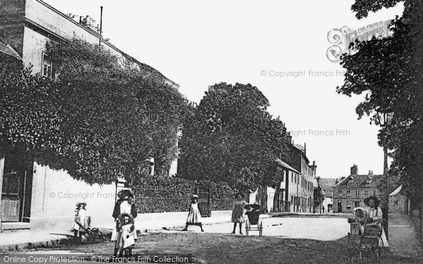 Photo of Highworth, West Hill (Now Cricklade Road) c.1900
