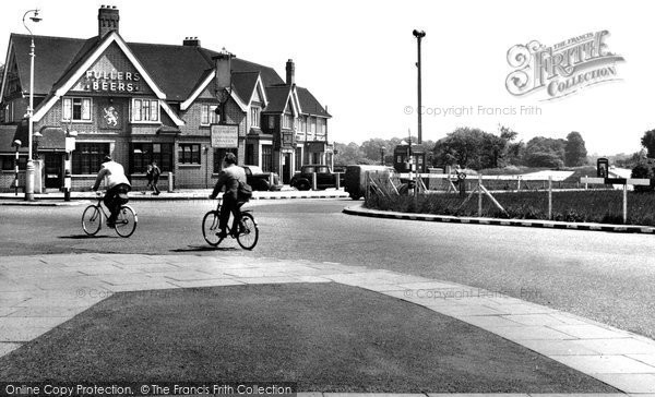 Photo of Hillingdon, Circus And Golden Lion c.1950