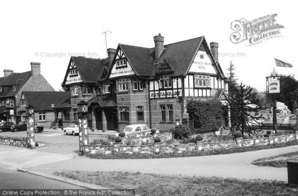Photo of Hinchley Wood, The Hinchley Wood Hotel c.1965