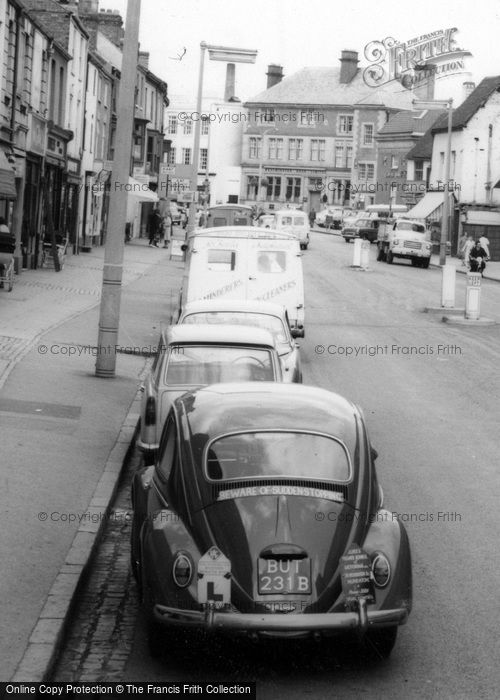 Photo of Hinckley, Cars In The Borough c.1965