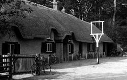 Cat And Fiddle Inn 1900, Hinton