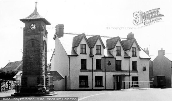 Photo of Hirwaun, the Cenotaph, High Street c1960