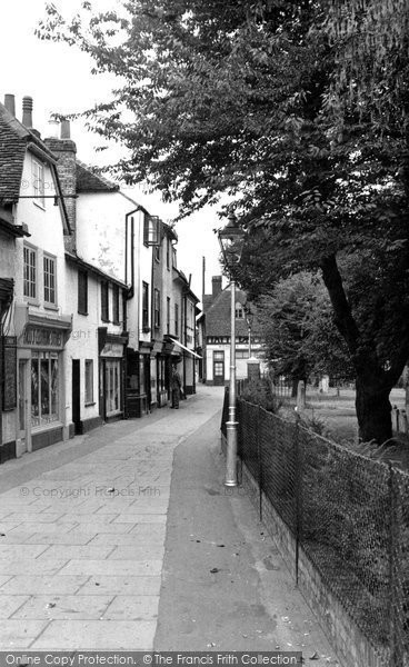 Photo of Hitchin, Churchyard c.1955