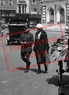 Couple In The Market Place 1922, Hitchin