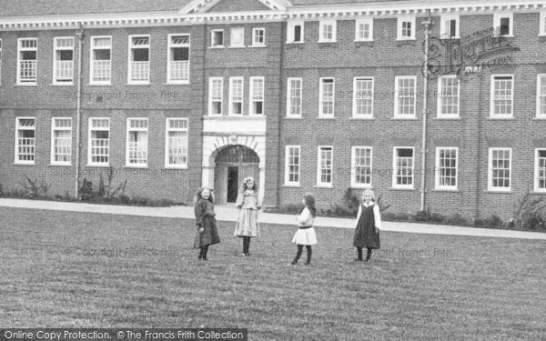 Photo of Hitchin, Girls At The Girl's Grammar School 1908