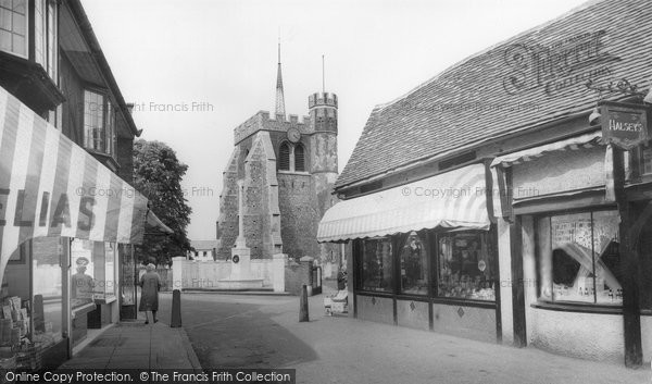 Photo of Hitchin, St Mary's Churchyard c.1965
