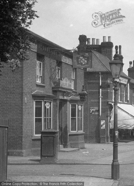 Photo of Hitchin, The Radcliffe Arms, Walsworth Road 1922