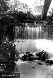 The Waterfall 1901, Hitchin