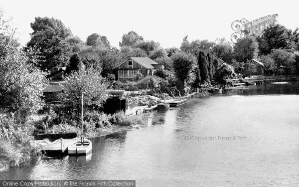Photo of Hoddesdon, Dobbs Weir c.1955