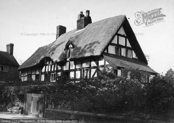Photo of Hodnet, Thatched Cottages c.1935