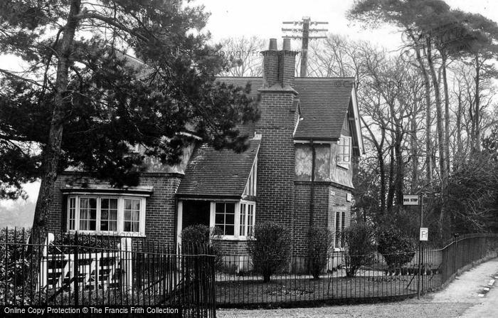 Photo of Holdenhurst, The Post Office c.1945