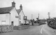 The Plough Hotel c.1955, Holford