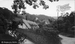 Village 1933, Holford