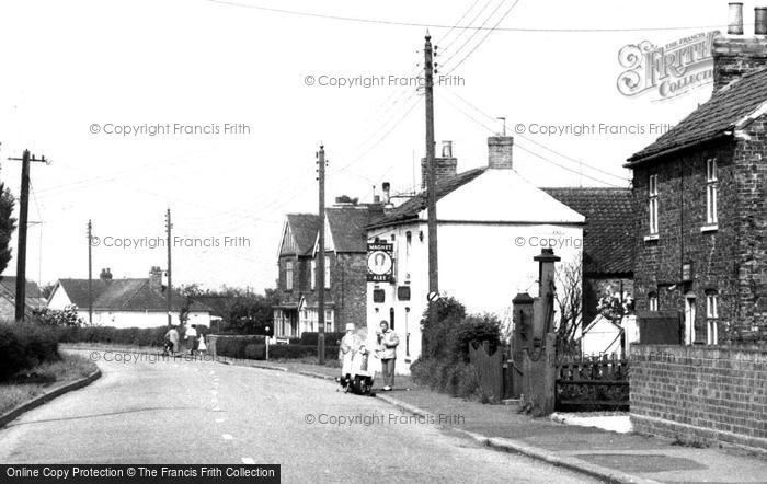 Photo of Holme On Spalding Moor, Selby Road c.1960
