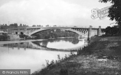 The Bridge c.1950, Holt Fleet