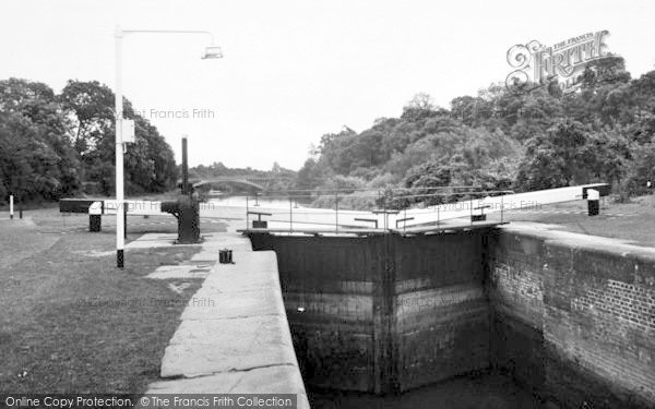 Photo of Holt Fleet, The Lock c.1960