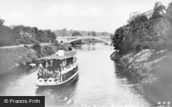 The River c.1950, Holt Fleet