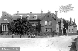 Grammar School 1896, Holt