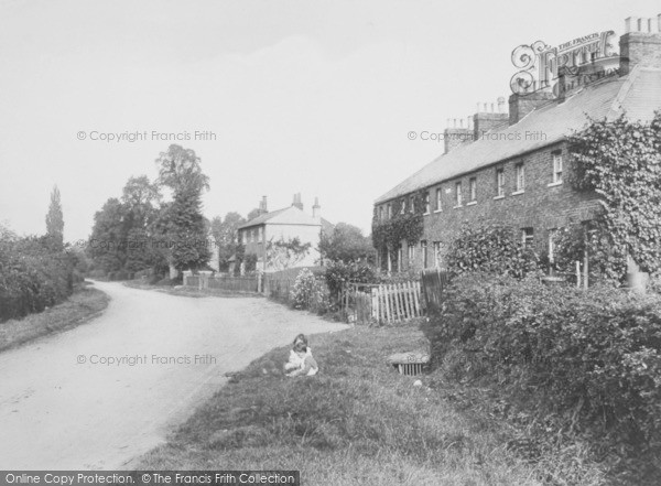 Photo of Holyport, Money Row Green 1909