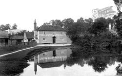 Village Inn 1909, Holyport