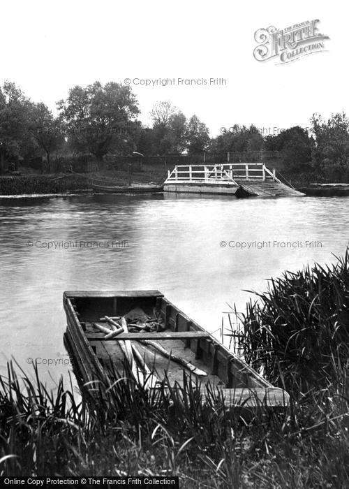 Photo of Holywell, A Boat On The Great Ouse 1914