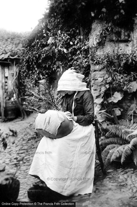 Photo of Honiton, Lace Maker (Mrs Freeman) 1907