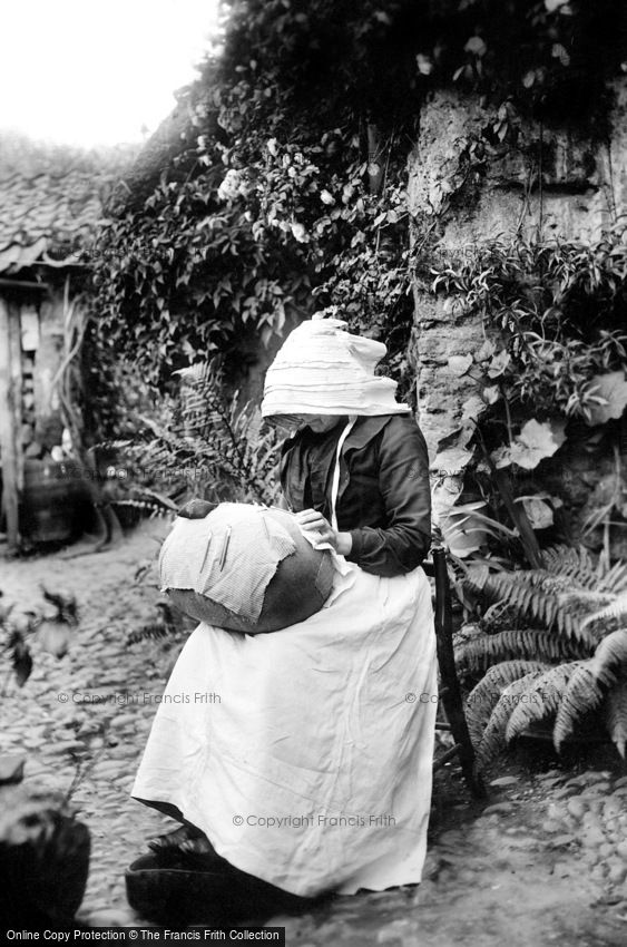 Honiton, Lace Maker (Mrs Freeman) 1907