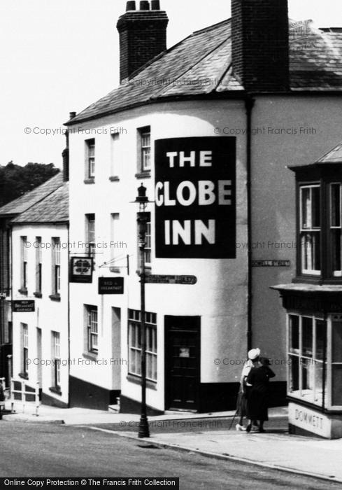 Photo of Honiton, The Globe Inn c.1955