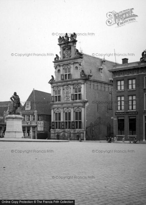 Photo of Hoorn, Rode Steen, Westfries Museum And Jan Pieter Zoon Coen Statue 1938