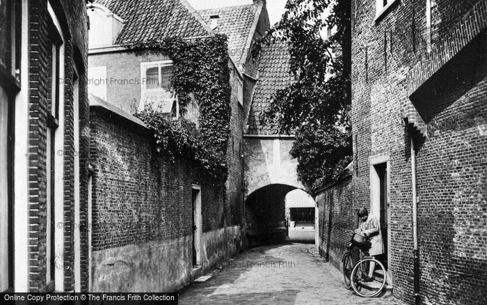 Photo of Hoorn, Wisselstraat c.1930