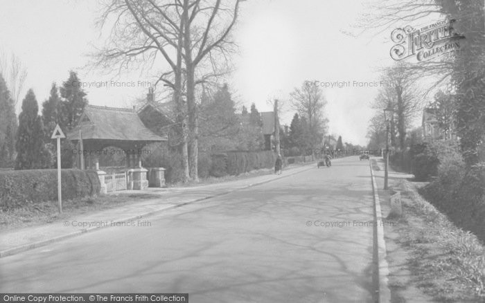 Photo of Horley, Church Lychgate And Brighton Road 1929