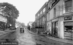 Station Road East 1933, Horley