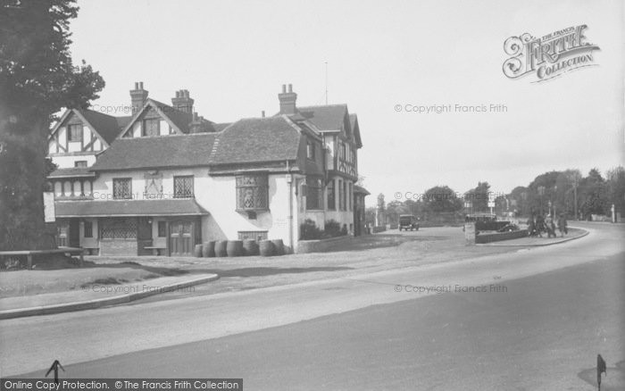 Photo of Horley, The Chequers Hotel 1933