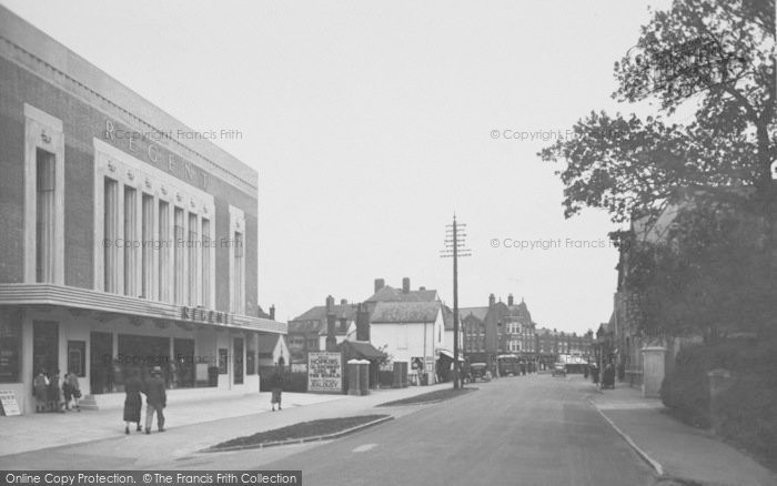 Photo of Horley, Victoria Road 1935
