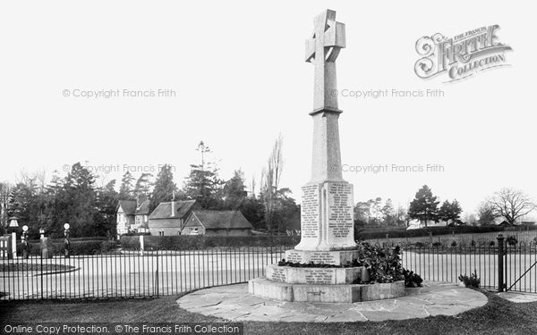 Photo of Horley, War Memorial 1927