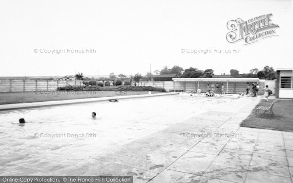 Photo of Horncastle, Swimming Pool c.1965