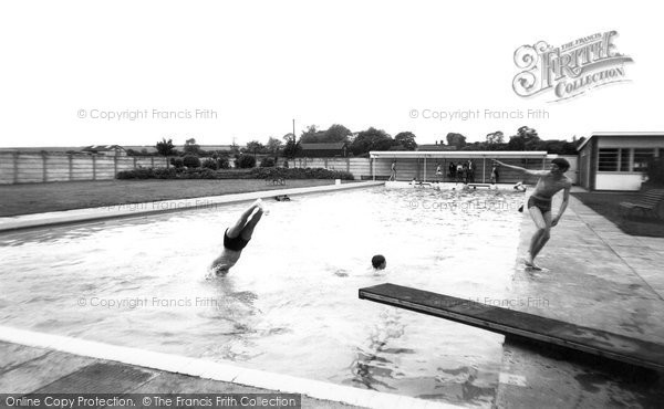 Photo of Horncastle, Swimming Pool c.1965