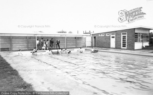 Photo of Horncastle, Swimming Pool c.1965