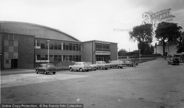 Photo of Hornchurch, Swimming Pool c.1960
