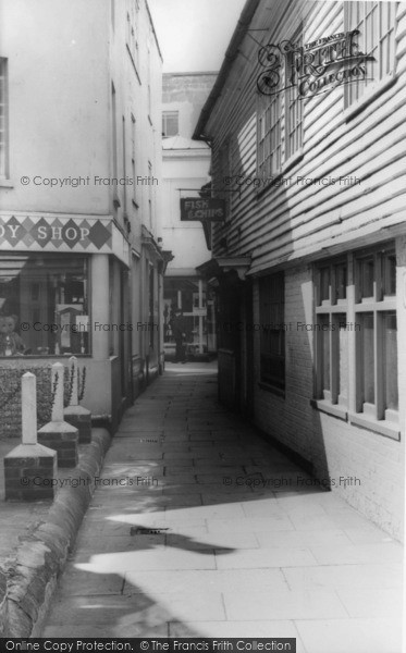 Photo of Horsham, Colletts Alley c.1965