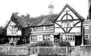 Horsham, Cottages in North Street 1907