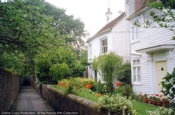 Photo of Horsham, Morth Gardens 2004